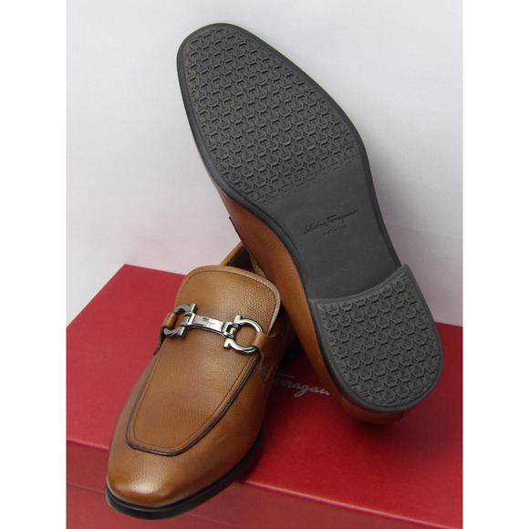 NIB FERRAGAMO REE BROWN LEATHER LOGO GANCINI LOAFERS 7.5 EE ITALY main image 5